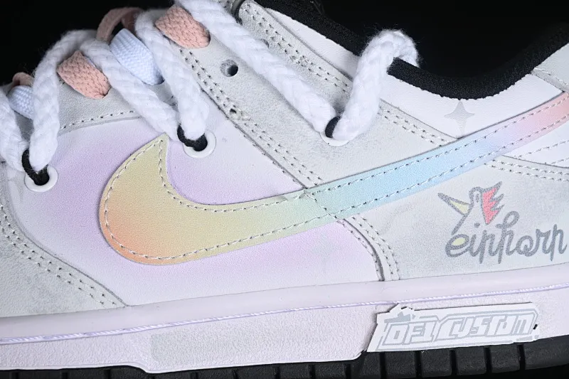 All Categories Nk SB Dunk Series Nk SB Dunk Low Low-top sneakers Nk Dunk Low Customized Da Vinci Xingli Flash Wing Simple black, white and gray SB strap low-top casual sneakers CW1590-100